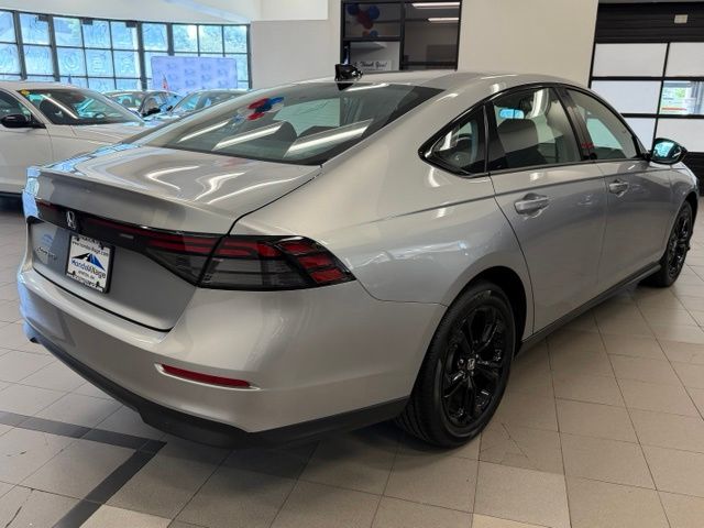 2025 Honda Accord SE - Photo 3