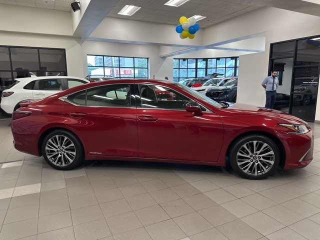 Used 2019 Lexus ES Hybrid 300h with VIN JTHB21B10K2035805 for sale in Newton, MA