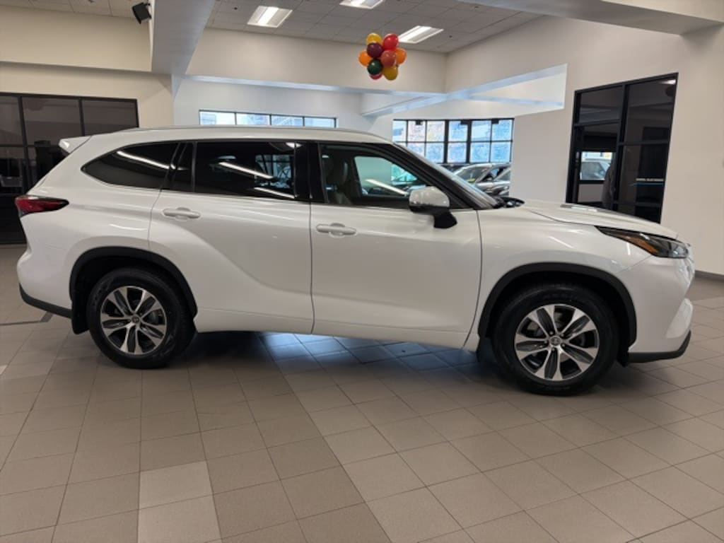 Used 2022 Toyota Highlander XLE SUV