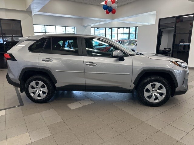 2023 Toyota RAV4 LE photo 2