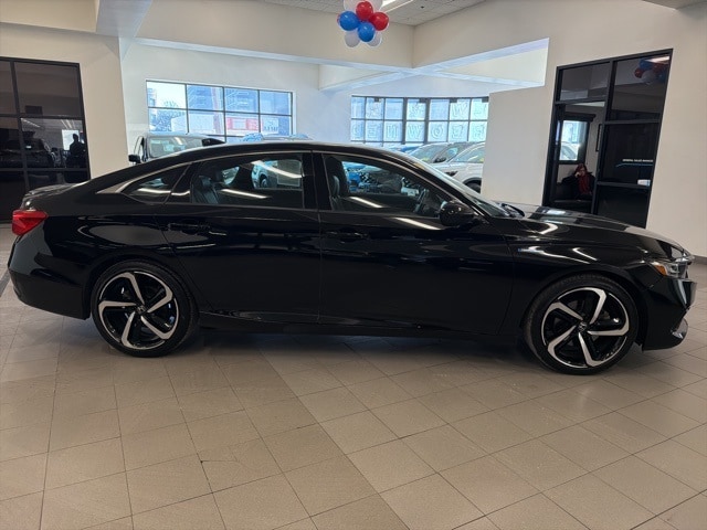 Used 2022 Honda Accord Hybrid Sport with VIN 1HGCV3F28NA035235 for sale in Northfield, Minnesota