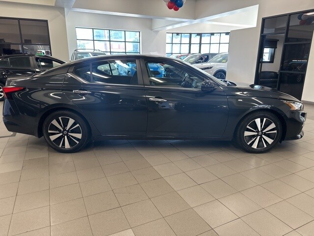 2022 Nissan Altima 2.5 SV photo 2