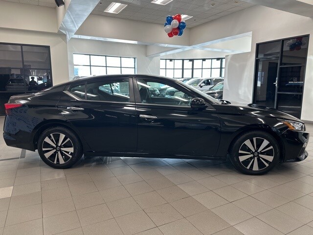 2022 Nissan Altima 2.5 SV photo 2