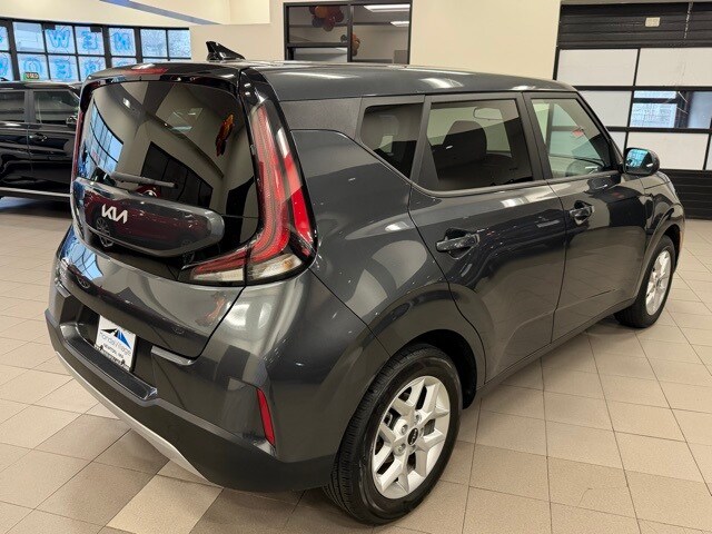 2024 Kia Soul LX photo 2