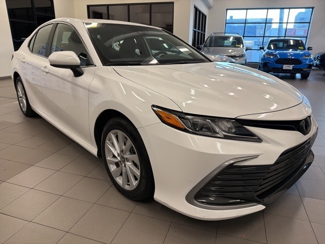 2024 Toyota Camry LE's photo