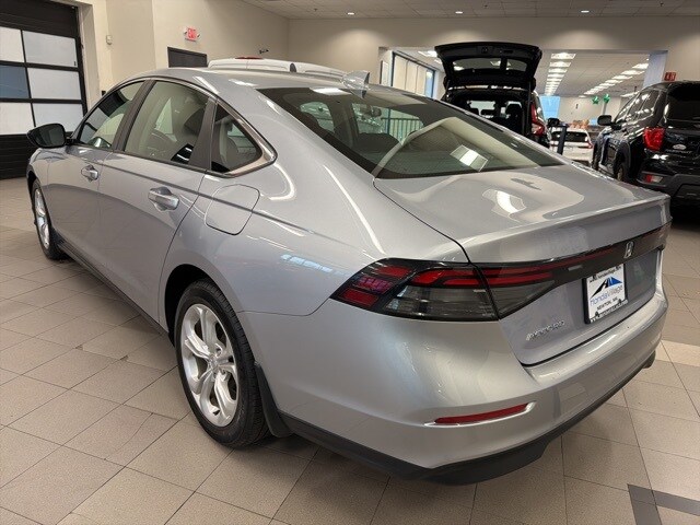 2023 Honda Accord LX photo 4