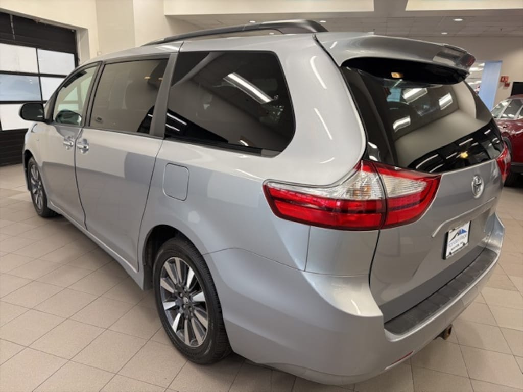Used 2018 Toyota Sienna XLE 7 Passenger Van Passenger Van