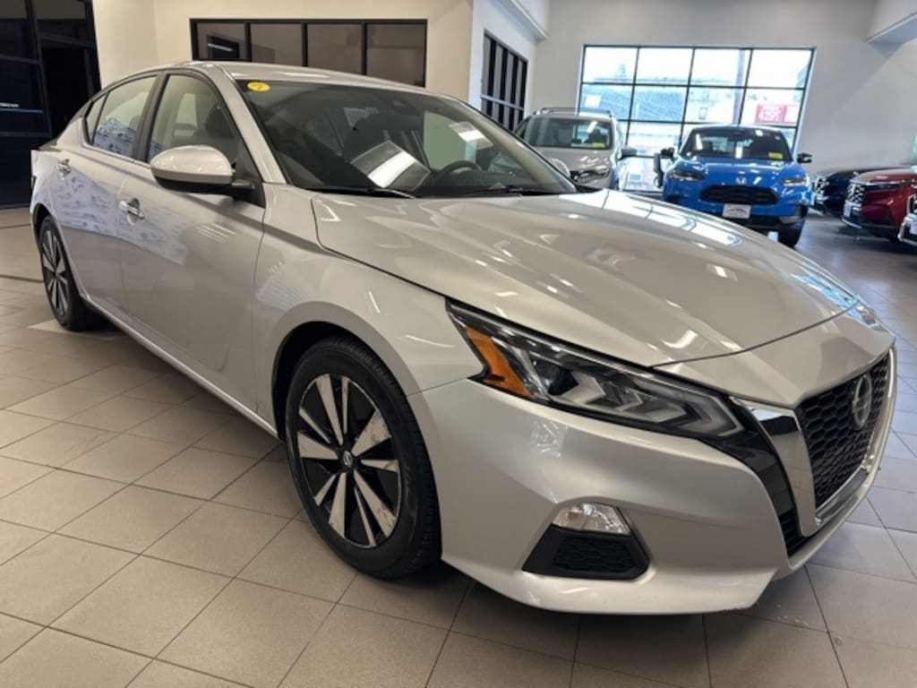 Used 2022 Nissan Altima 2.5 SV Sedan