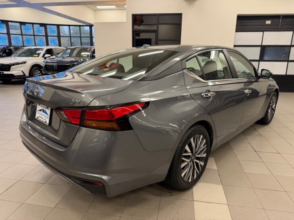 Used 2024 Nissan Altima 2.5 SV Sedan