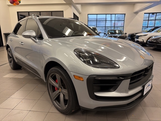 2023 Porsche Macan S's photo