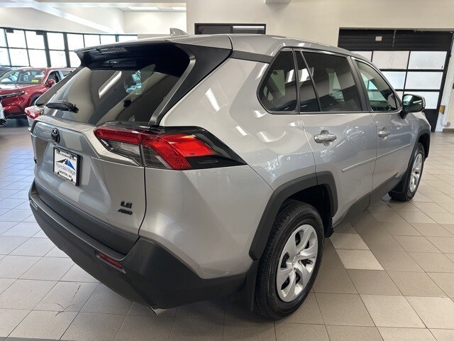 2023 Toyota RAV4 LE photo 3