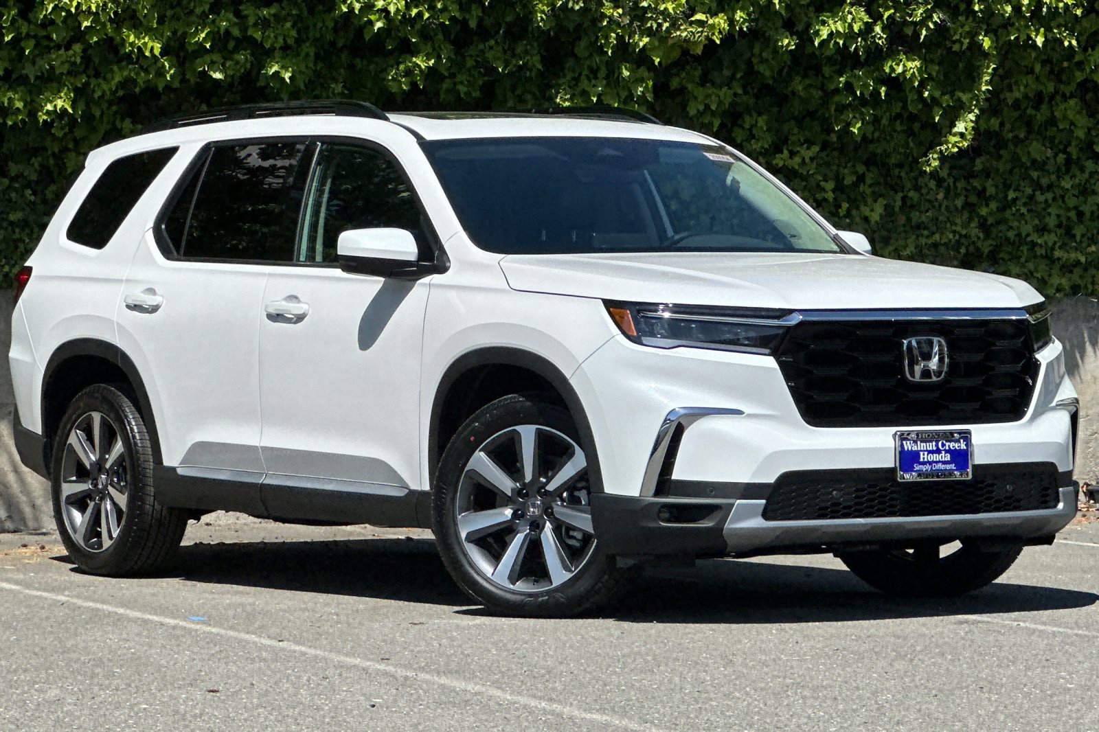 2025 Honda Pilot Touring photo 2