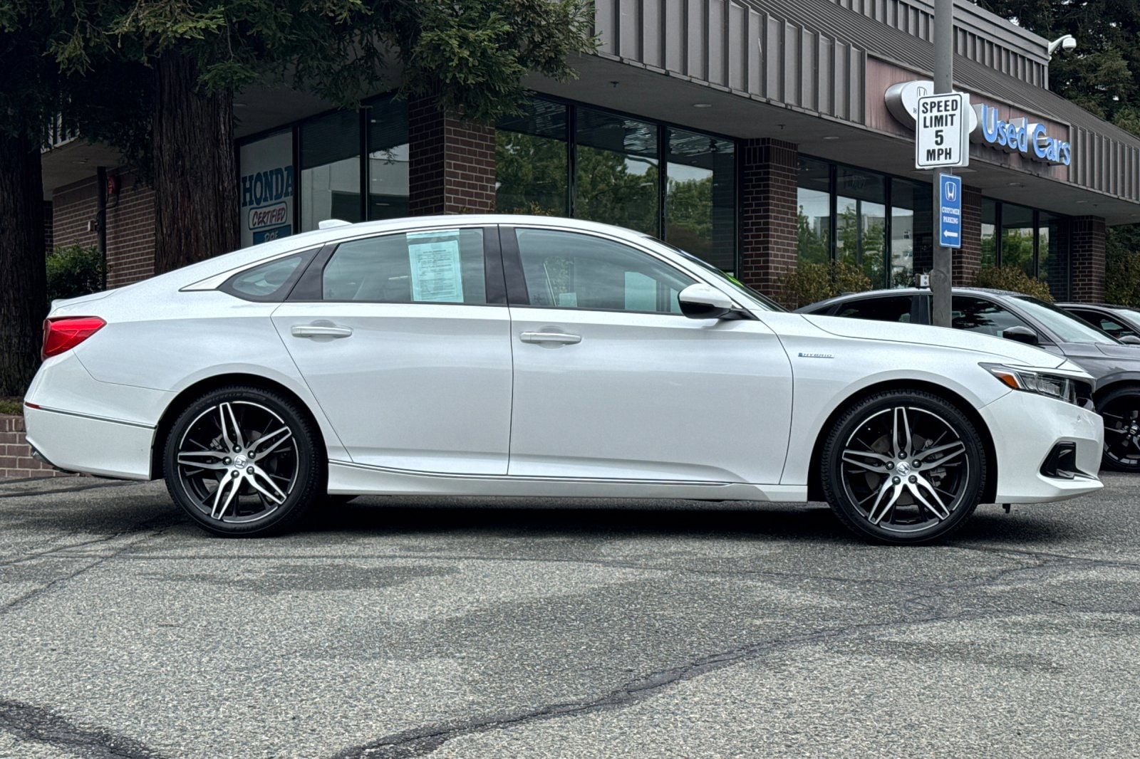 2021 Honda Accord Hybrid Touring photo 2