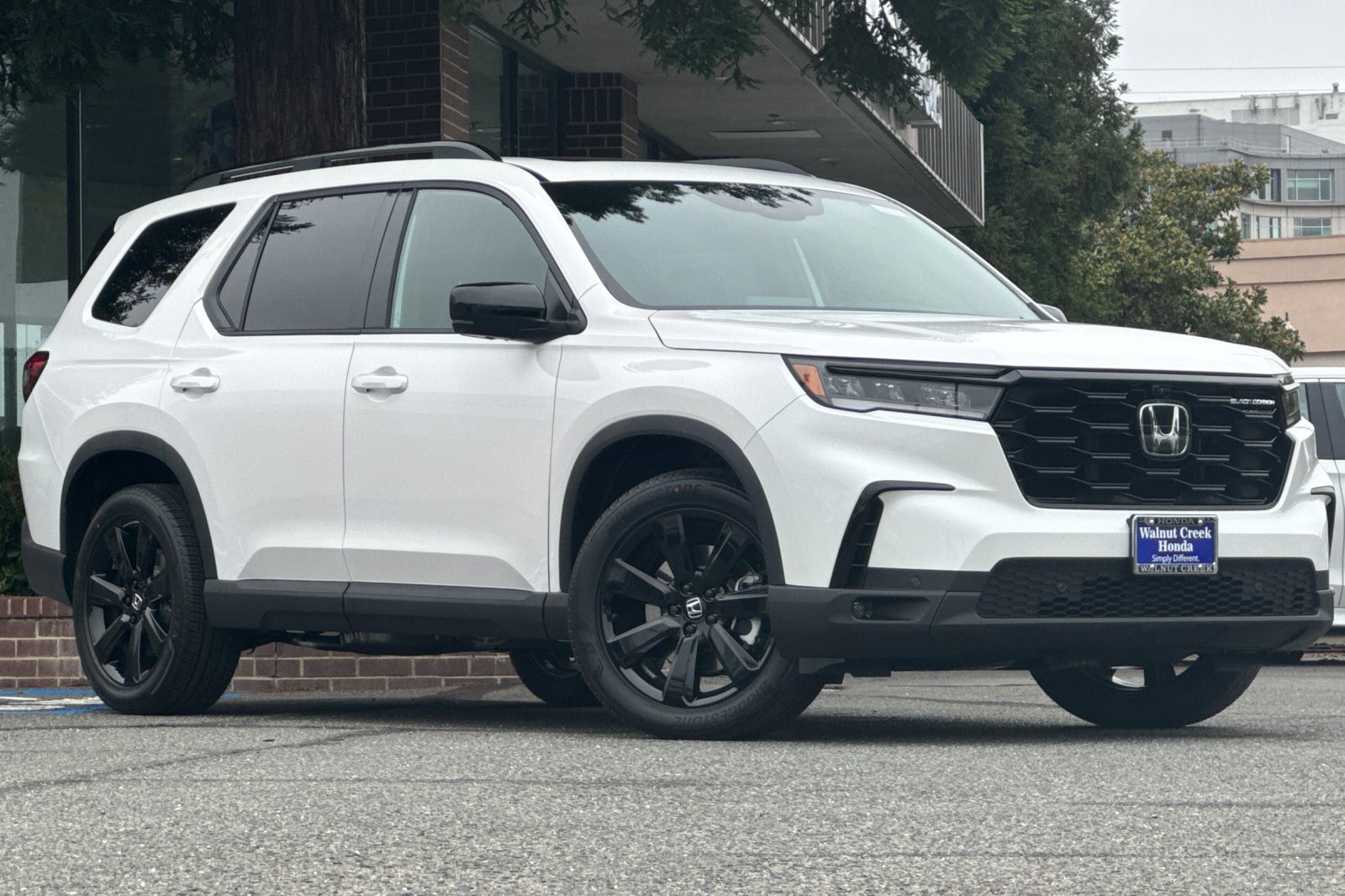 2025 Honda Pilot Black Edition photo 2