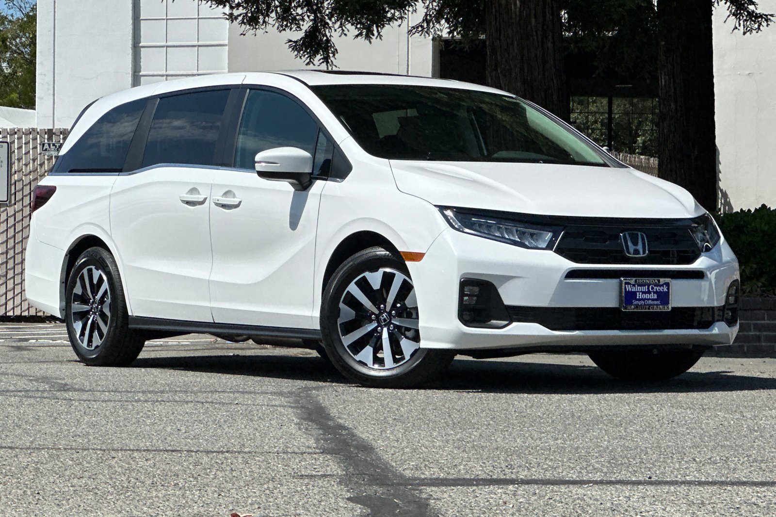 2026 Honda Odyssey EX-L photo 2