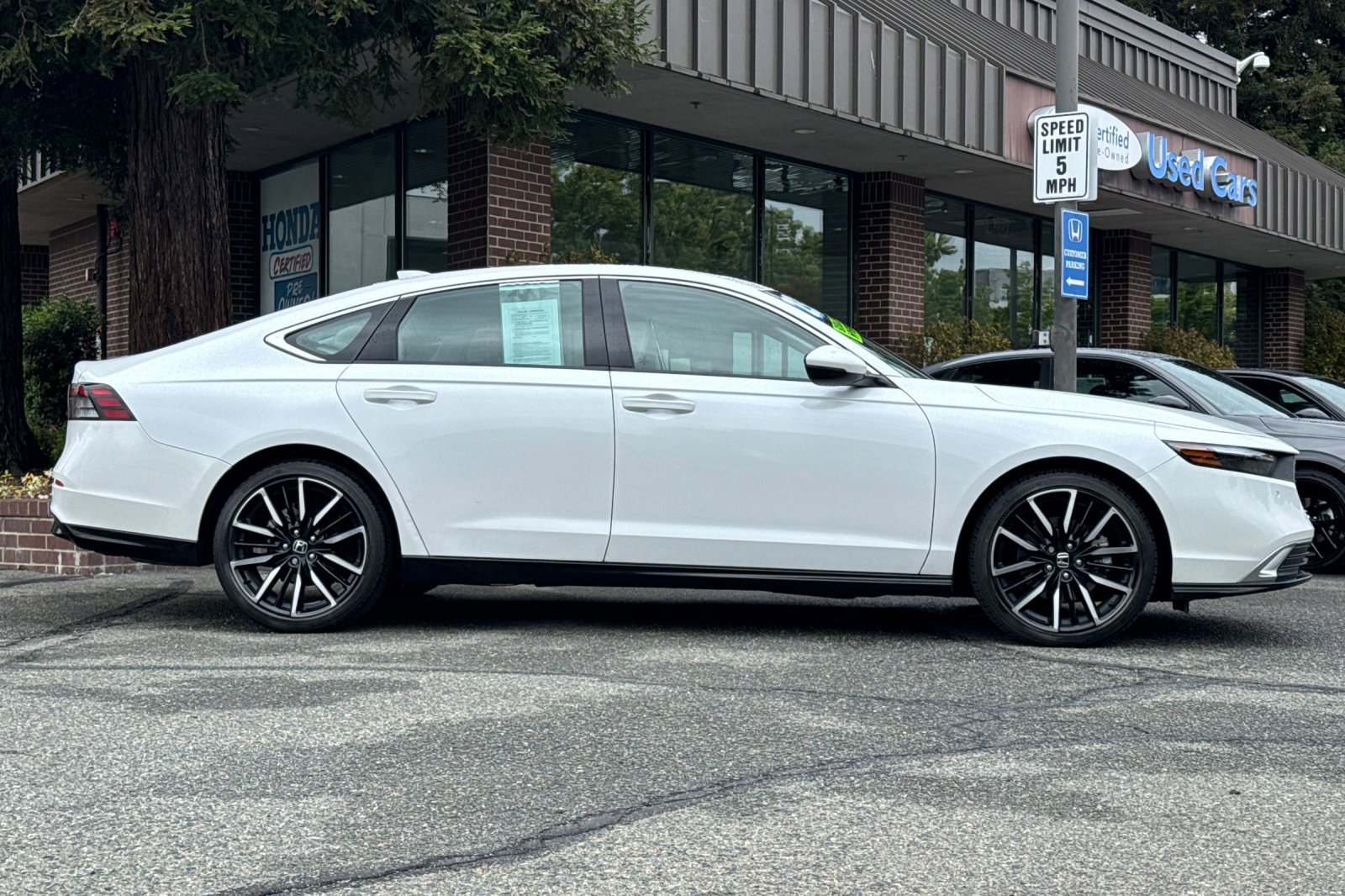 2023 Honda Accord Hybrid Touring photo 3
