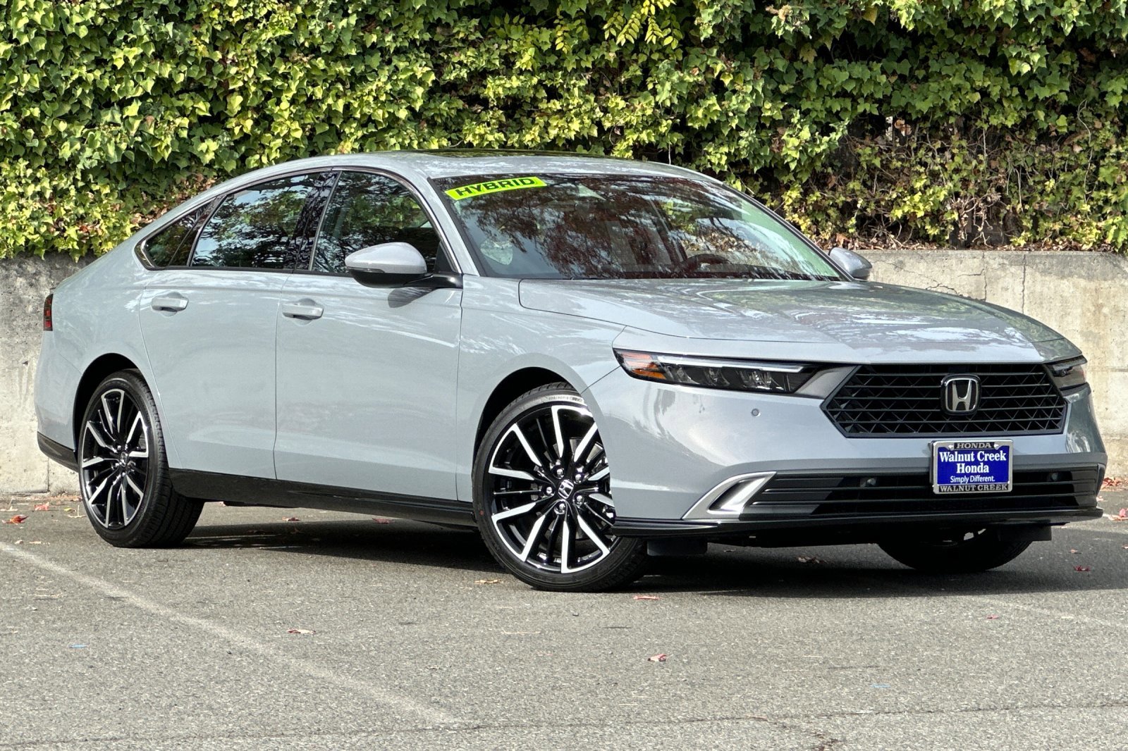 2025 Honda Accord Hybrid Touring photo 2