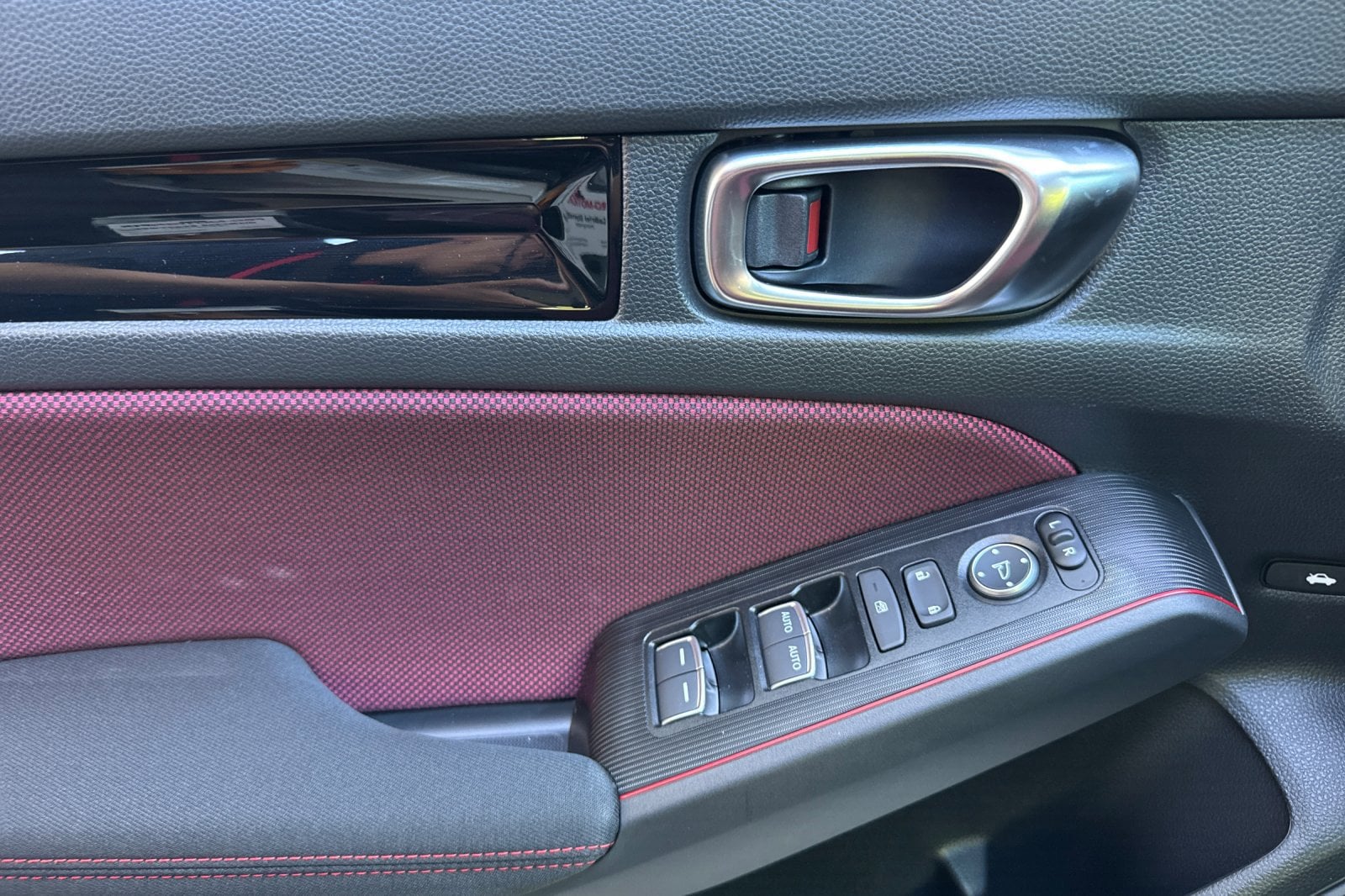 2026 Honda Civic Si - Photo 8