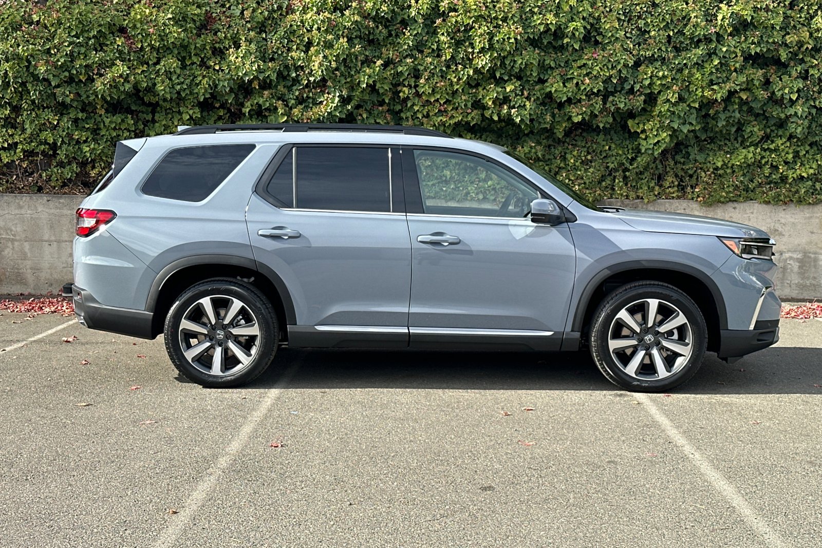 2025 Honda Pilot Touring photo 3
