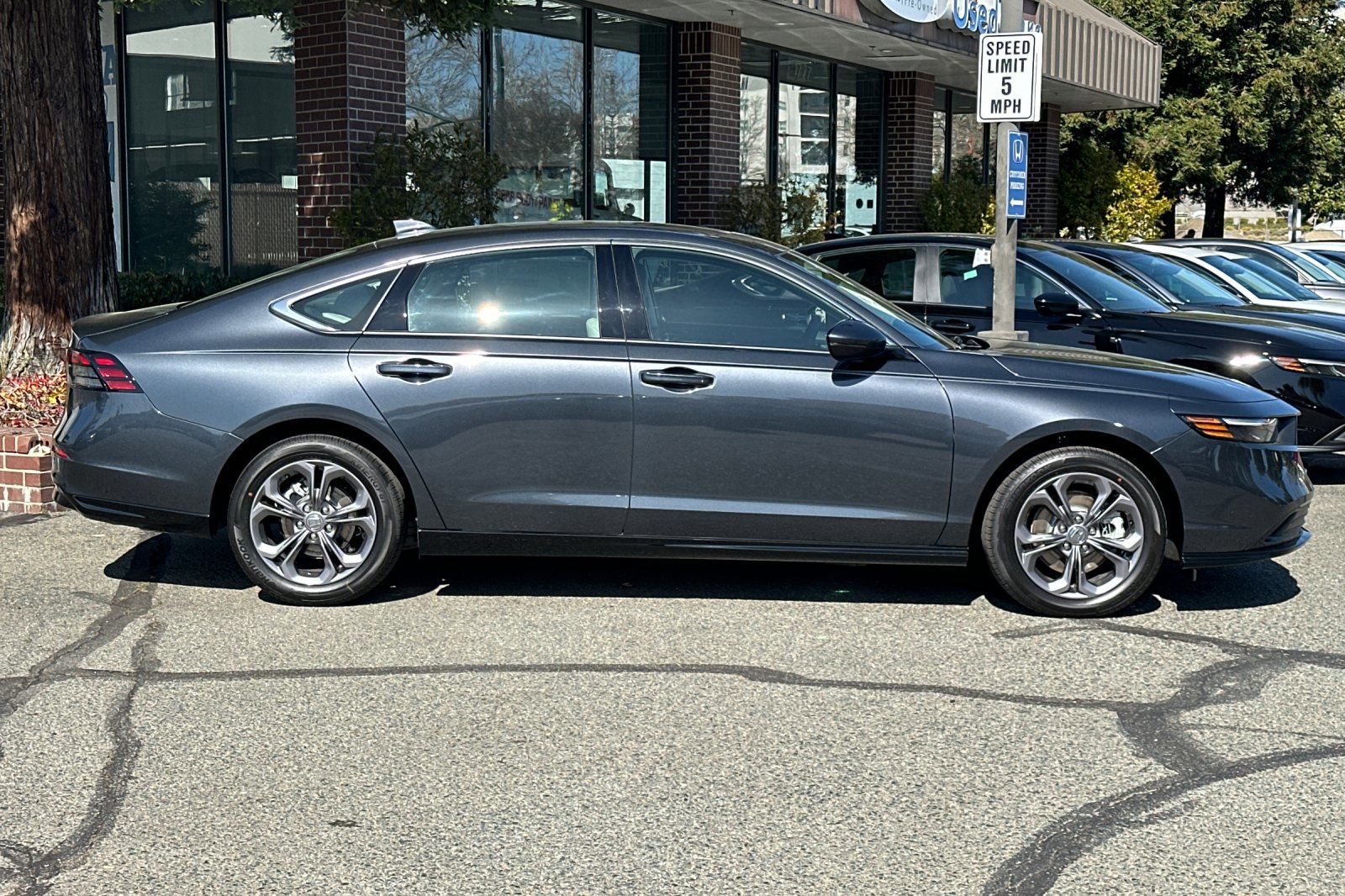 2025 Honda Accord Hybrid EX-L photo 3
