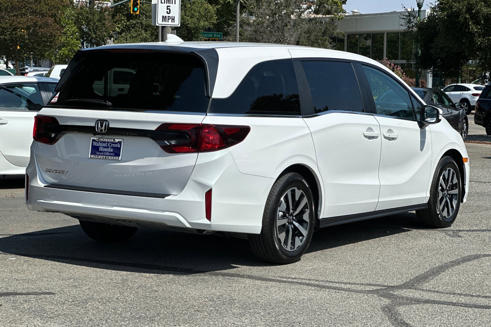 2026 Honda Odyssey EX-L photo 4