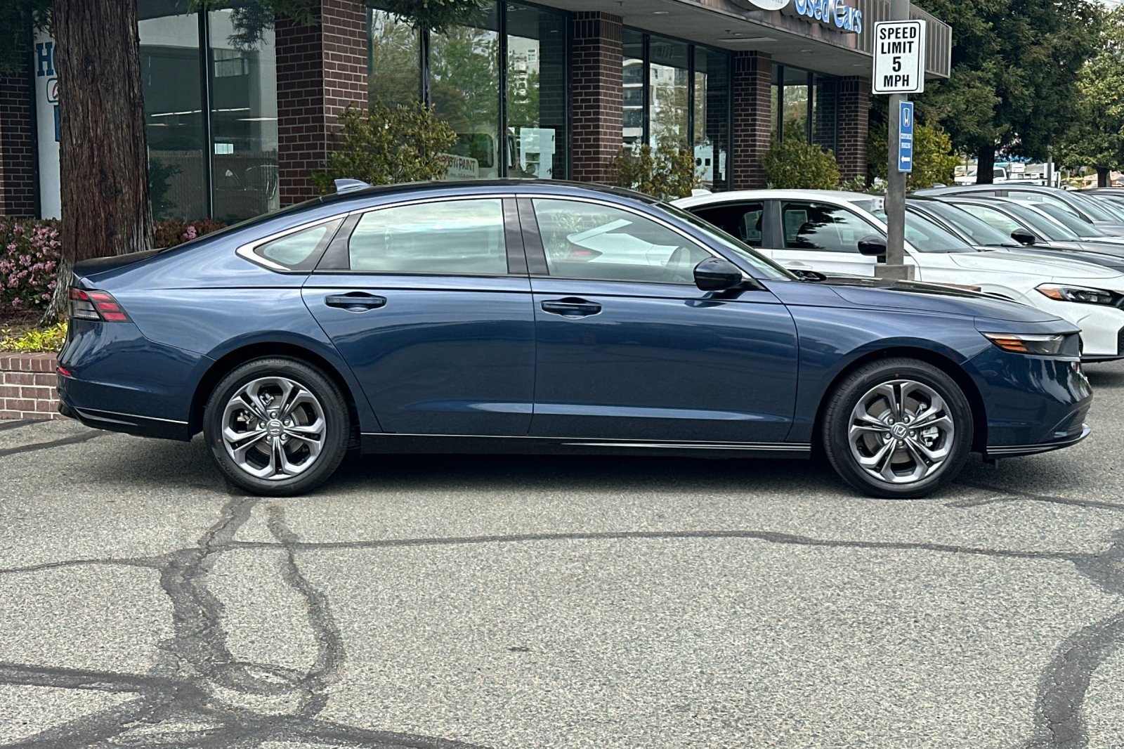 2025 Honda Accord Hybrid EX-L photo 3