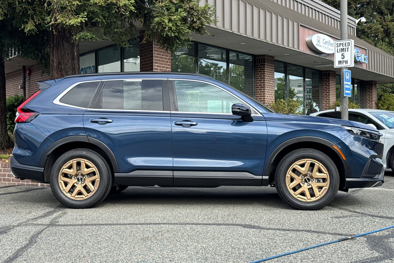 2024 Honda CR-V Hybrid Sport photo 3