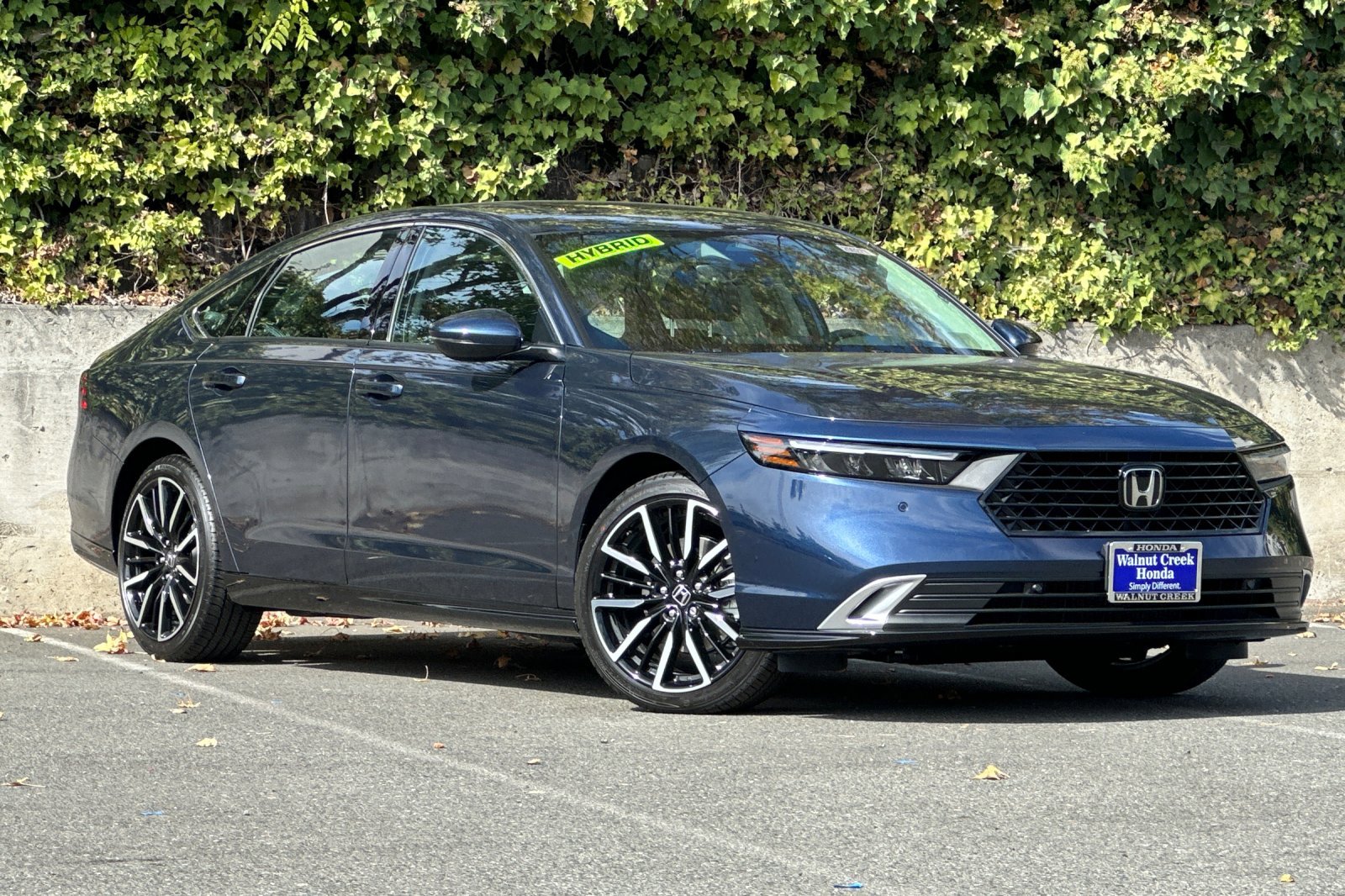 2025 Honda Accord Hybrid Touring photo 2
