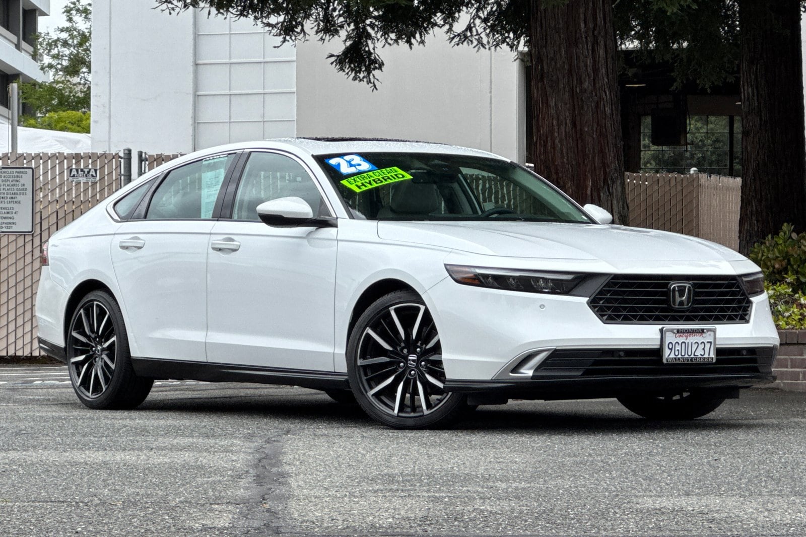 2023 Honda Accord Hybrid Touring photo 2