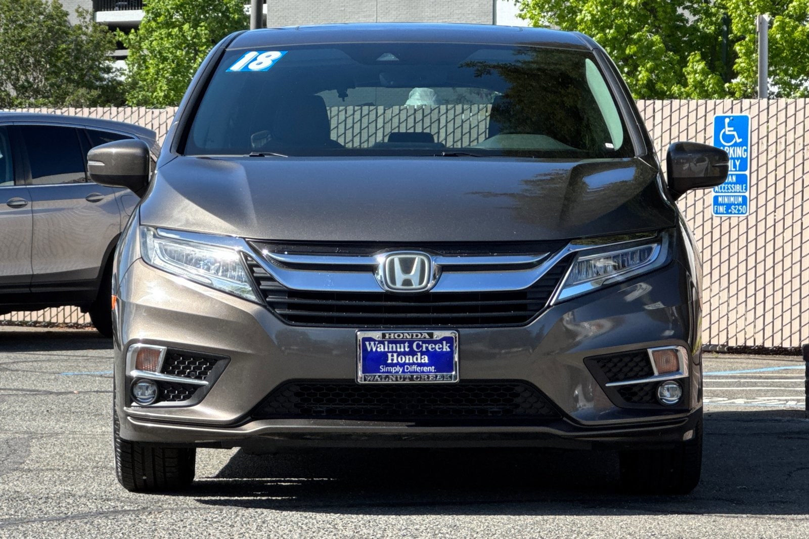 2018 Honda Odyssey Touring photo 5