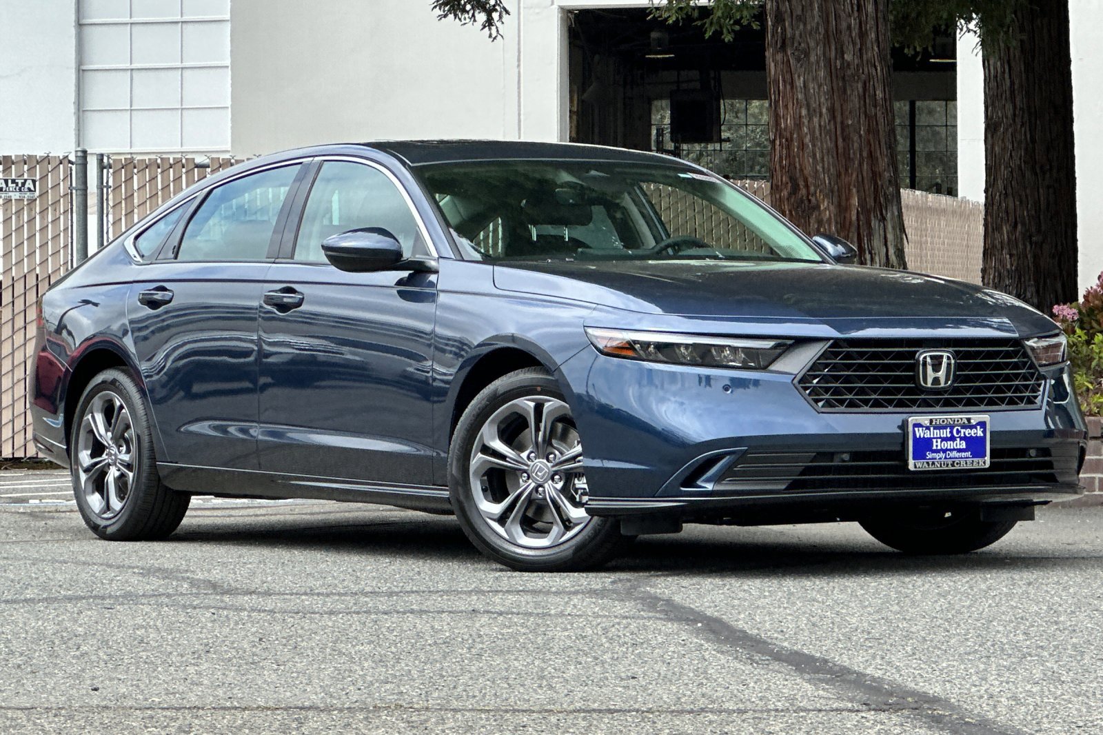 2025 Honda Accord Hybrid EX-L photo 2