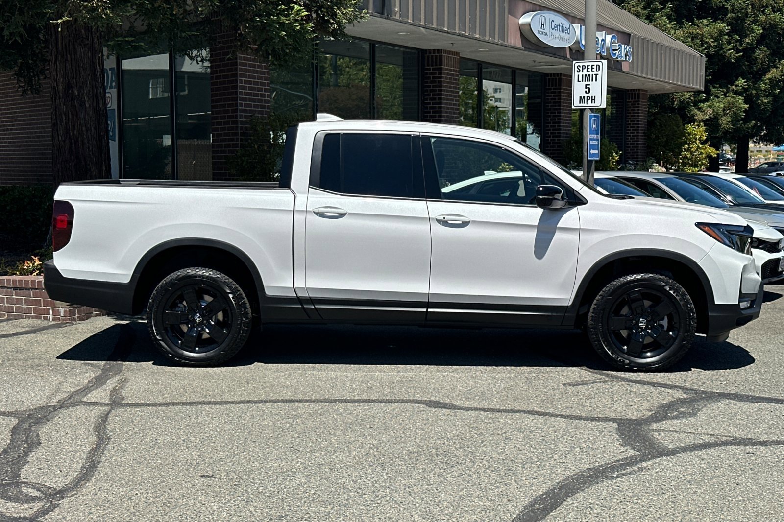 2025 Honda Ridgeline Black Edition photo 3