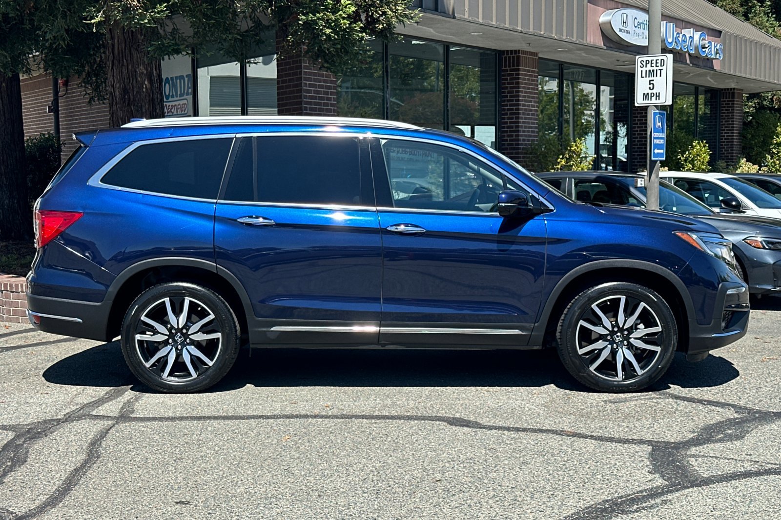 2022 Honda Pilot Touring photo 3