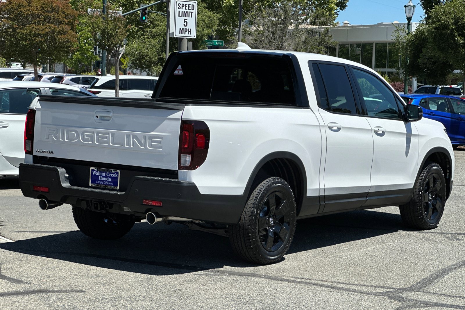 2025 Honda Ridgeline Black Edition photo 4