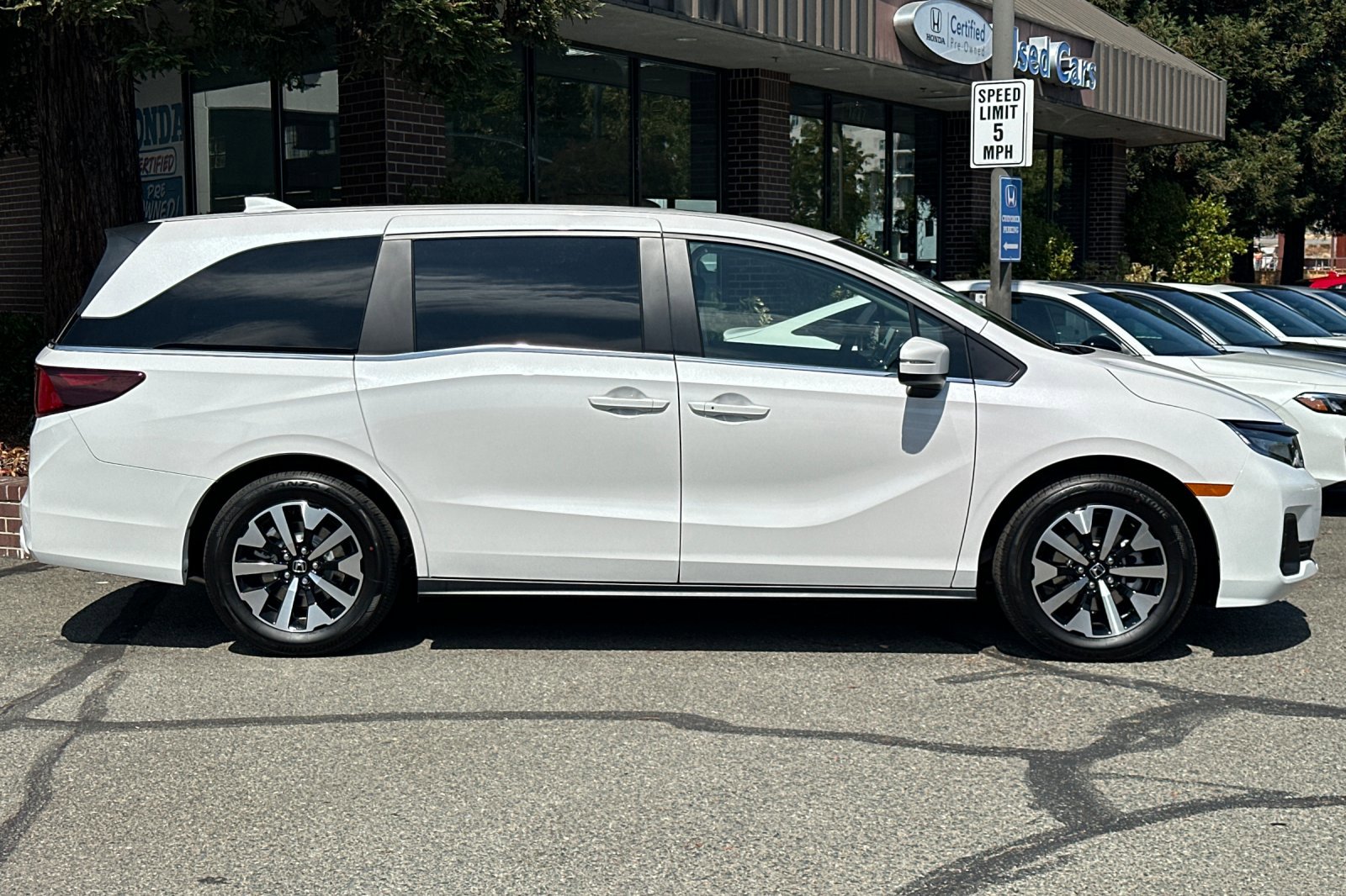 2026 Honda Odyssey EX-L photo 3