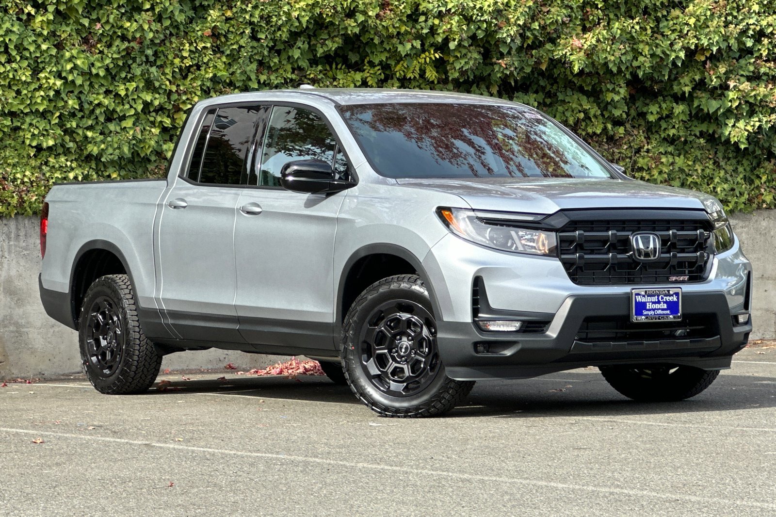 2025 Honda Ridgeline Sport photo 2