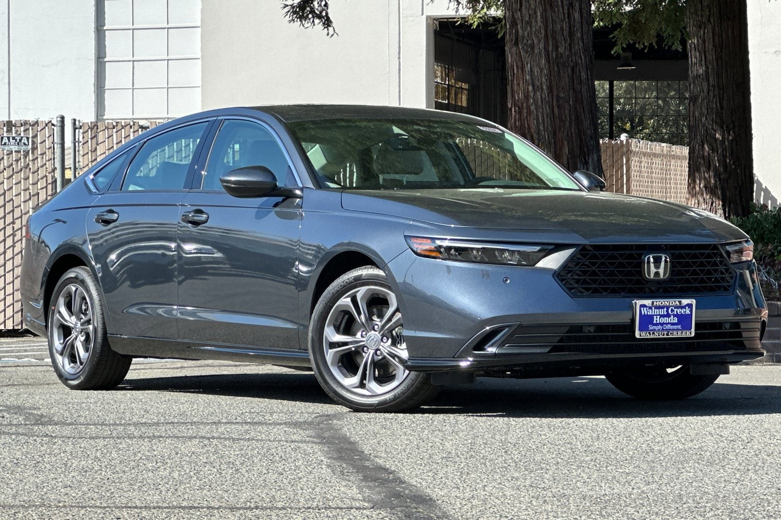 2025 Honda Accord Hybrid EX-L photo 2
