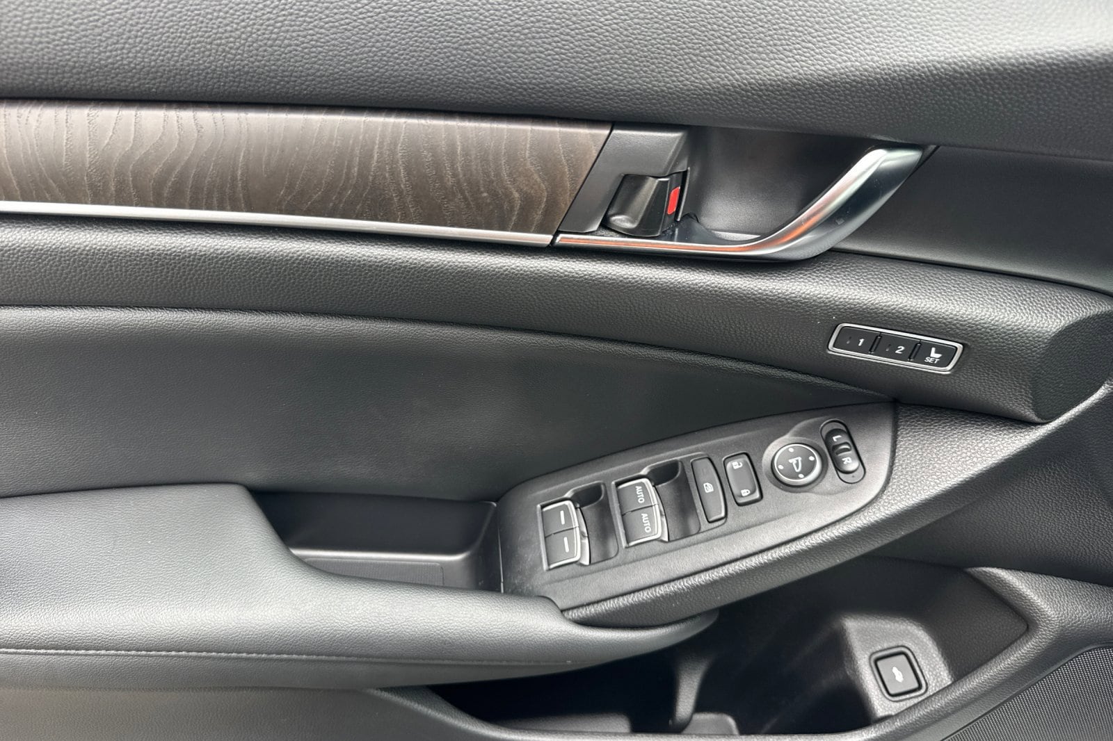 2021 Honda Accord Hybrid Touring photo 3