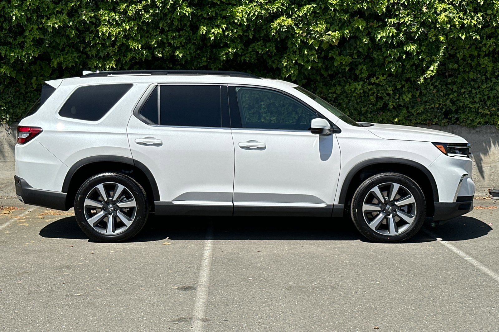 2025 Honda Pilot Touring photo 3
