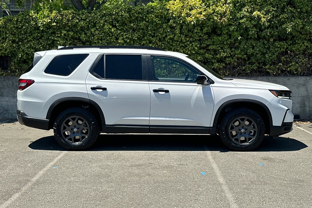 New 2025 Honda Pilot TrailSport SUV