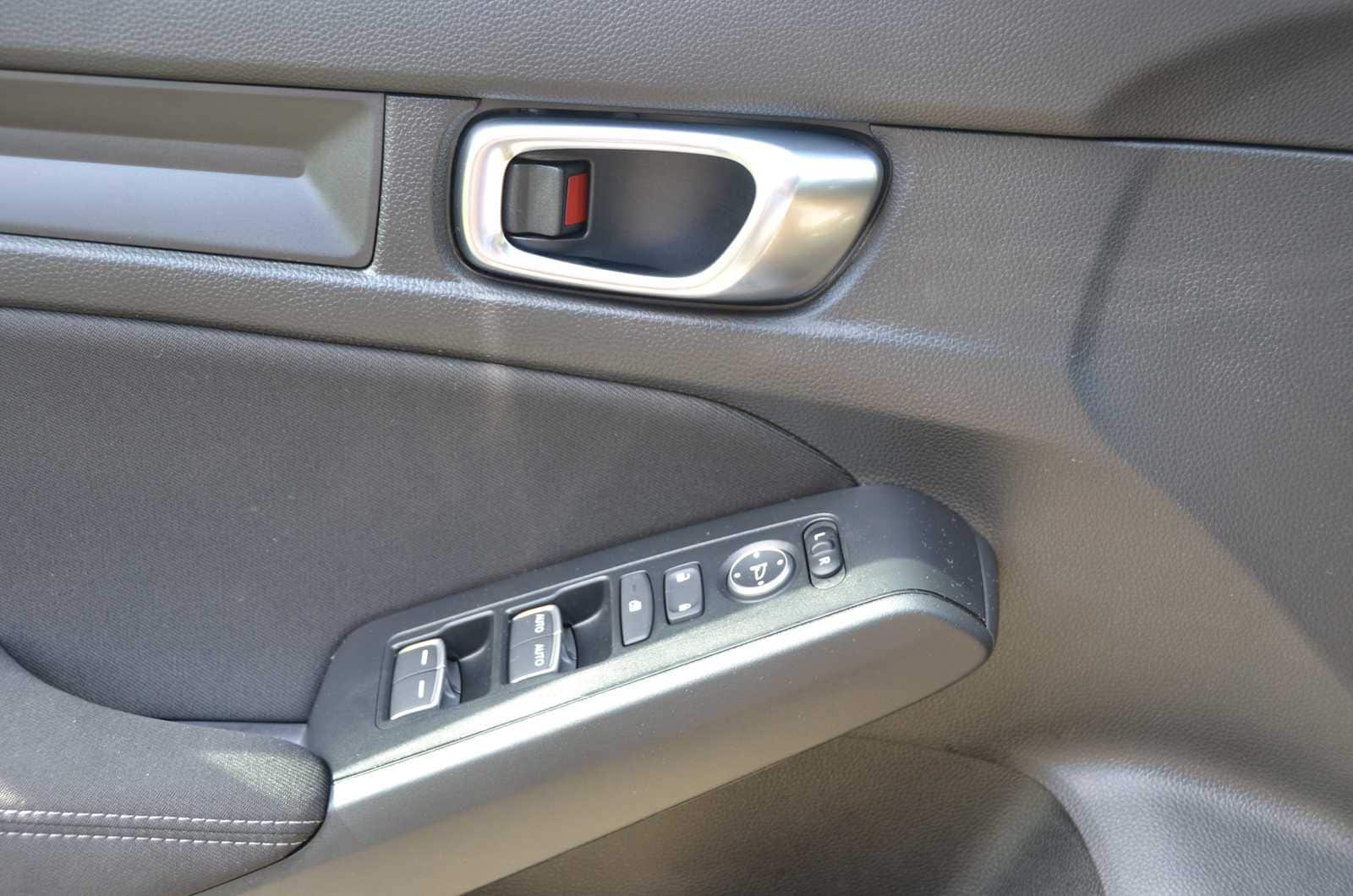 2025 Honda Civic Hatchback Sport - Photo 17