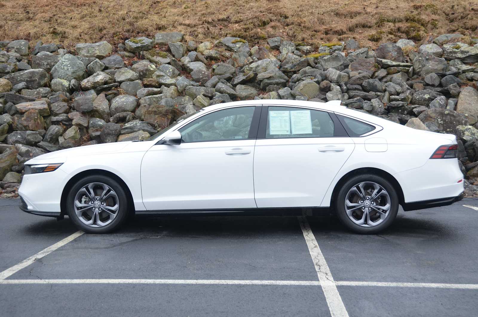 2024 Honda Accord Hybrid EX-L - Photo 14