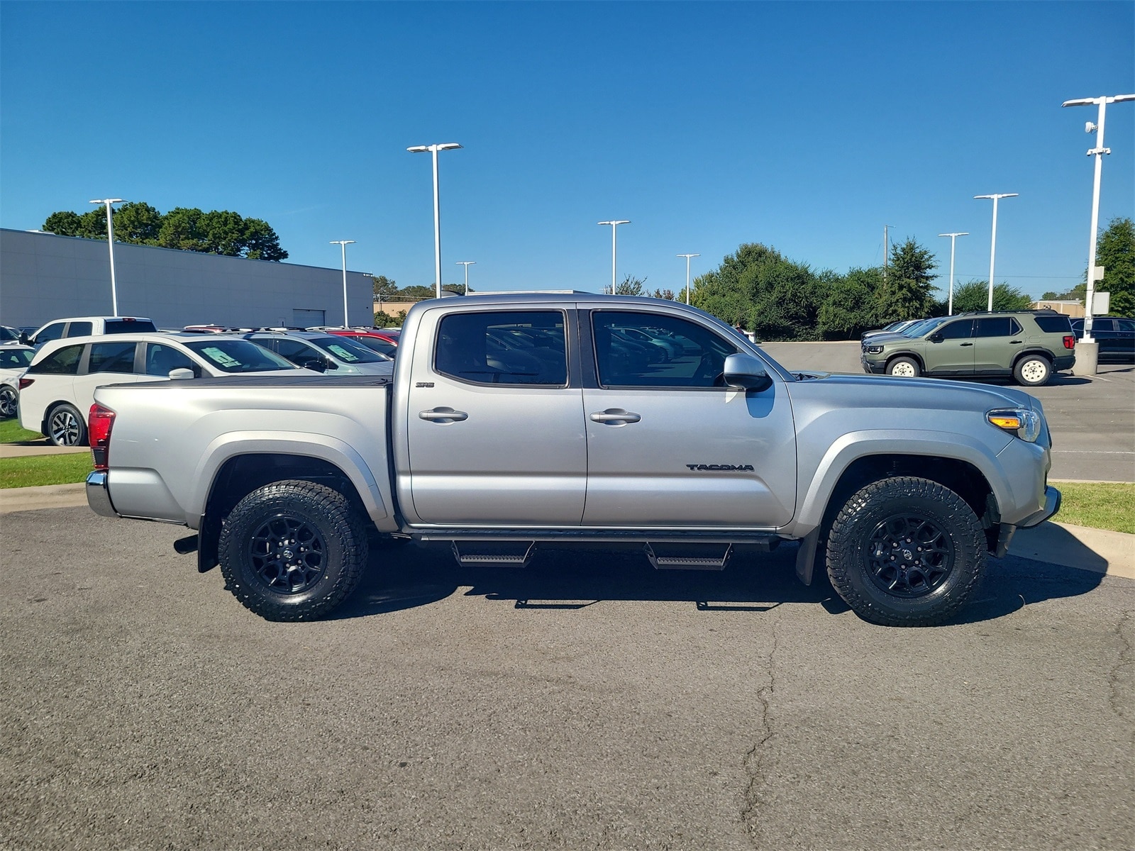 Used 2022 Toyota Tacoma SR5 with VIN 3TMAZ5CNXNM192496 for sale in Little Rock