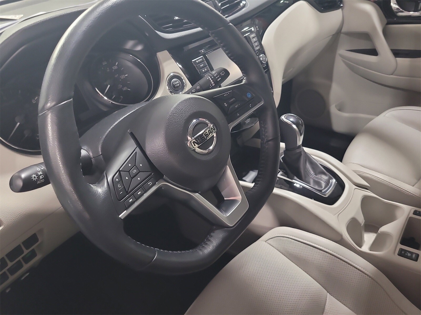 2022 Nissan Rogue Sport SL photo 2