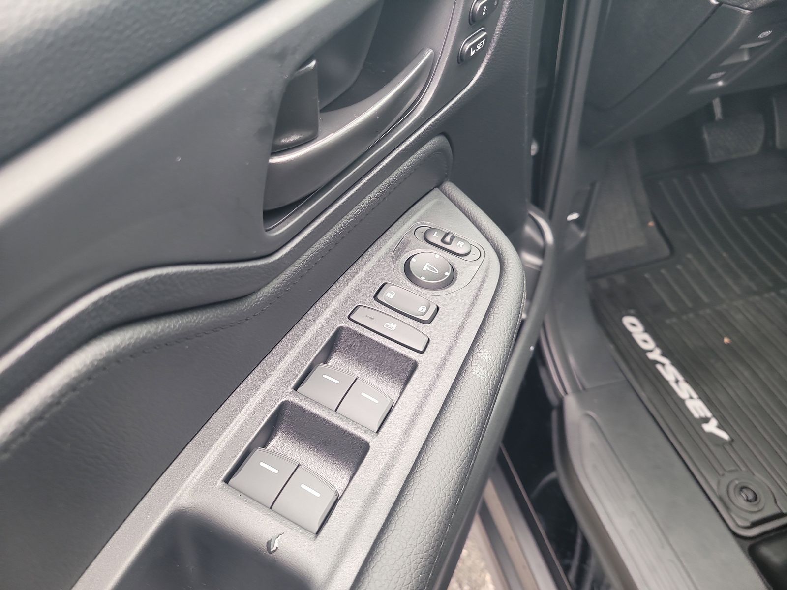 2026 Honda Odyssey EX-L - Photo 9