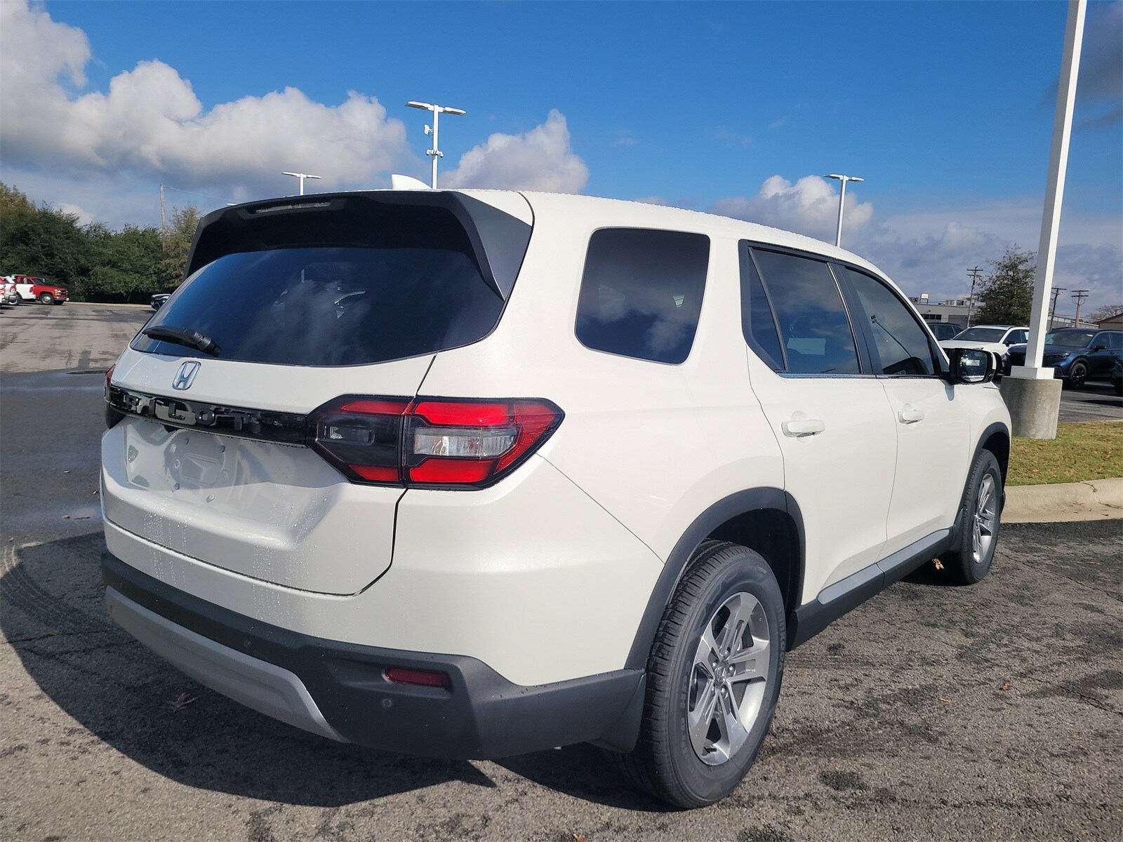 2025 Honda Pilot EX-L photo 3