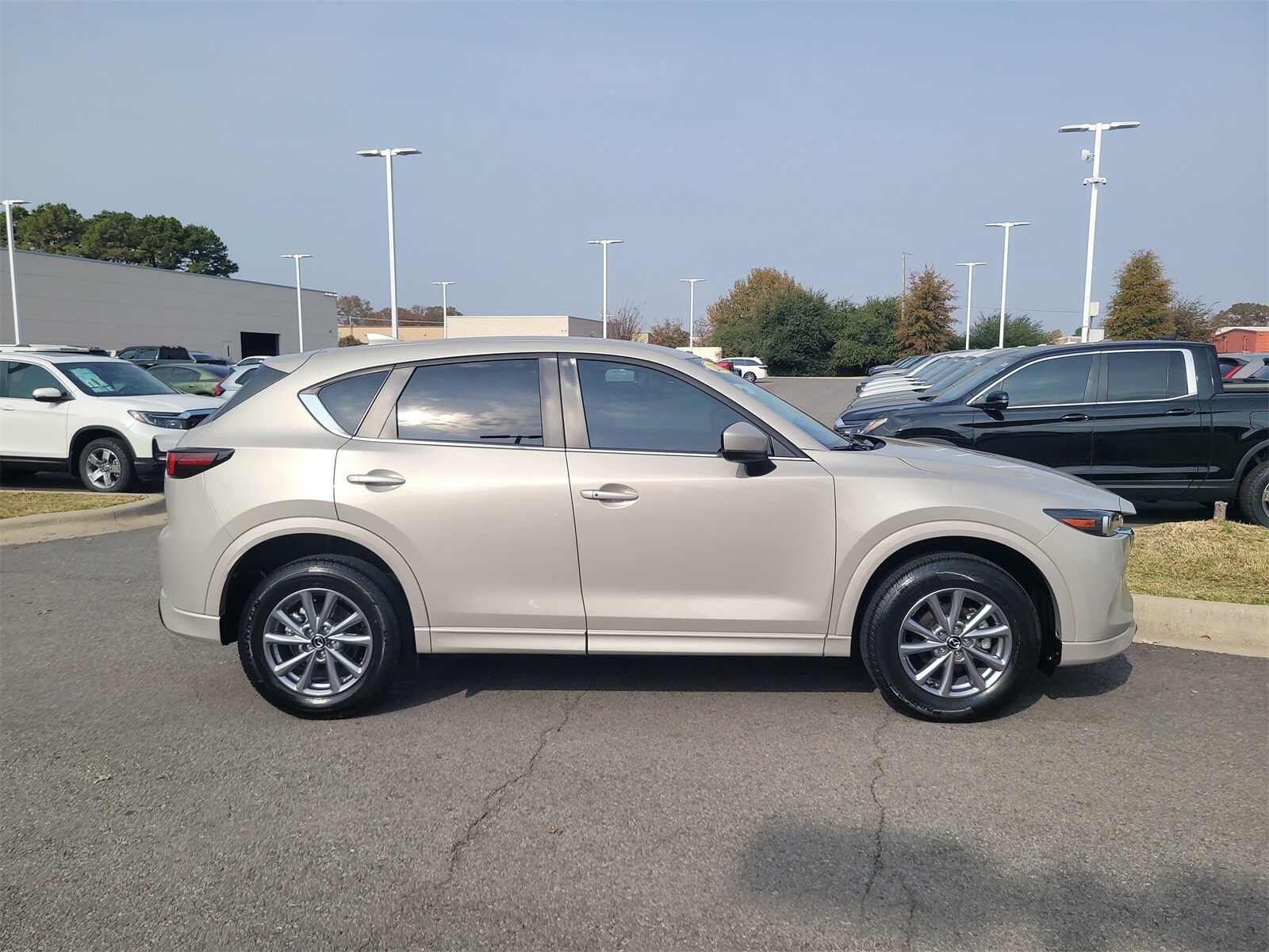 2024 Mazda CX-5 2.5 Select photo 2