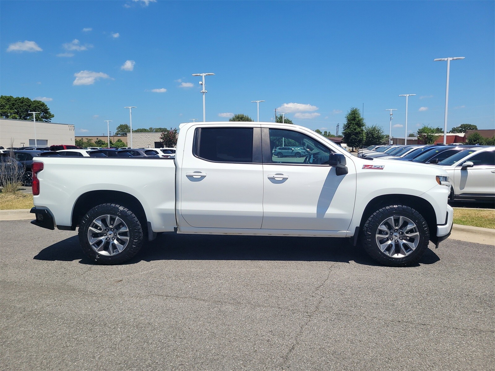 2022 Chevrolet Silverado 1500 RST photo 2