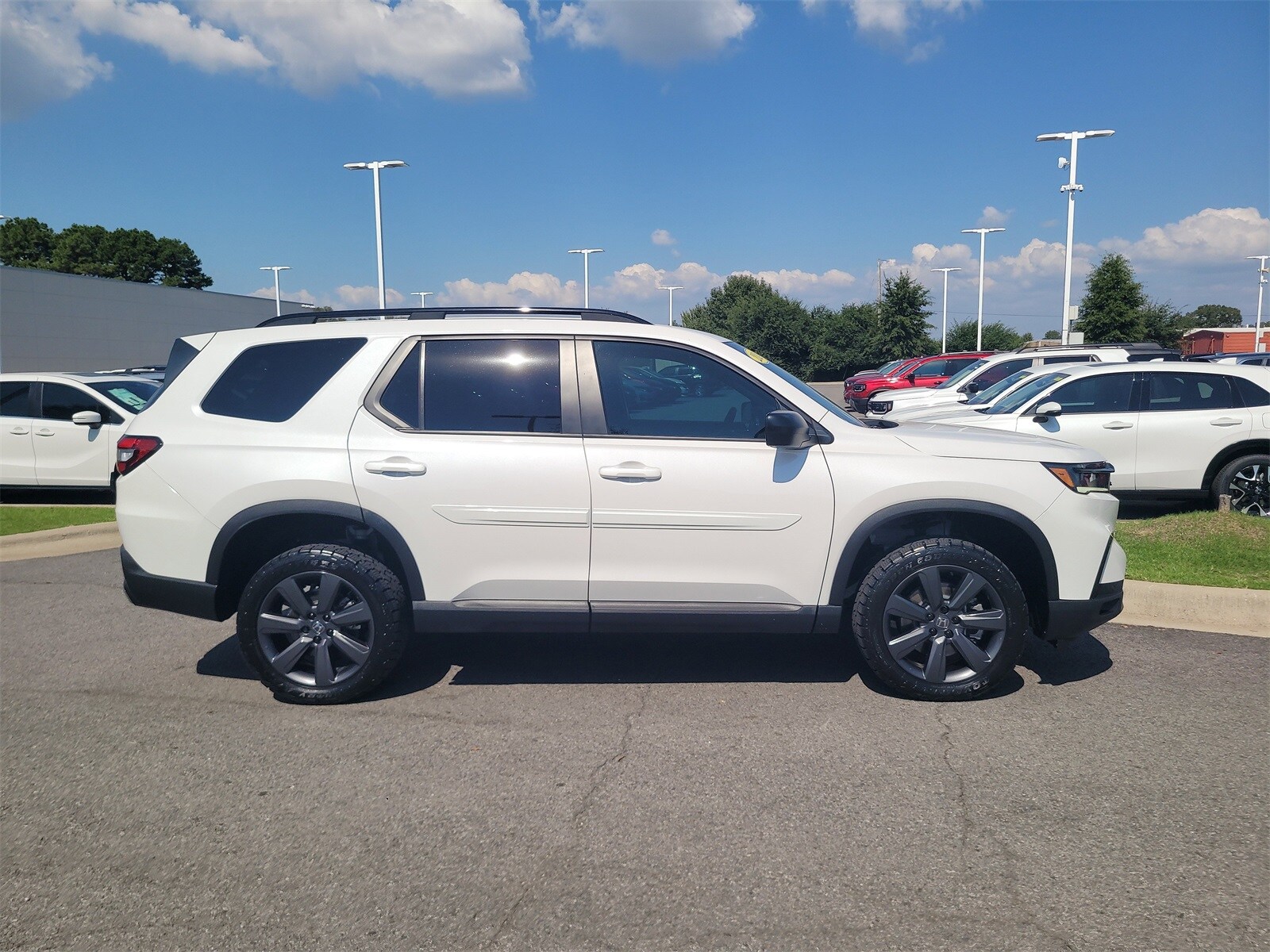2024 Honda Pilot Sport photo 2