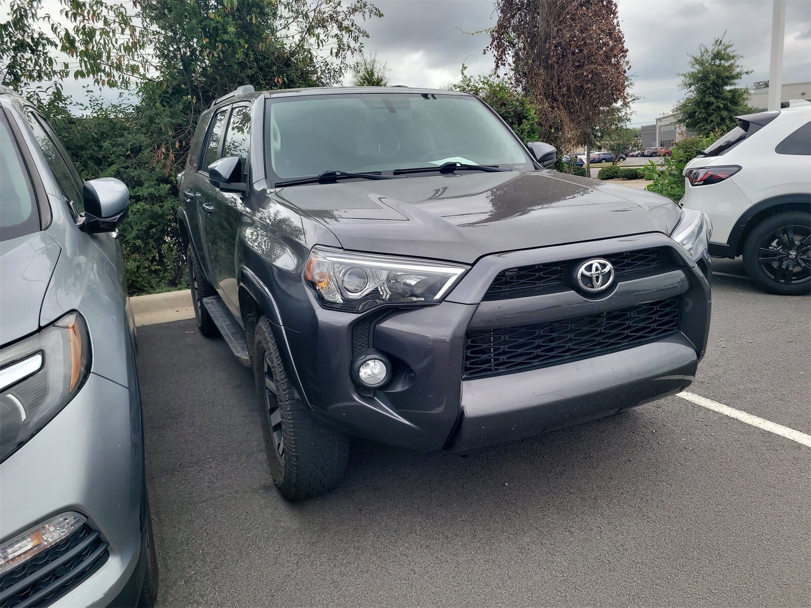 2019 Toyota 4Runner SR5 photo 3